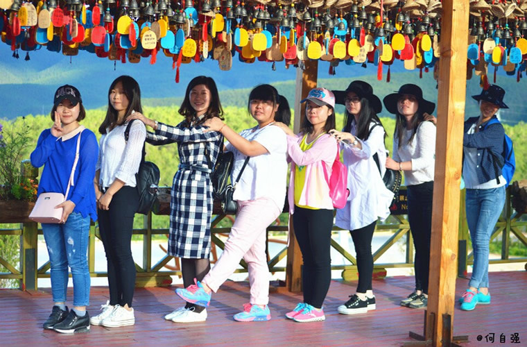 2015 sales champion team Yunnan Lijiang Tourism